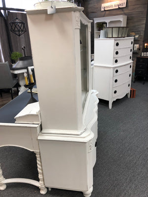 "Belle" Curved Hutch
